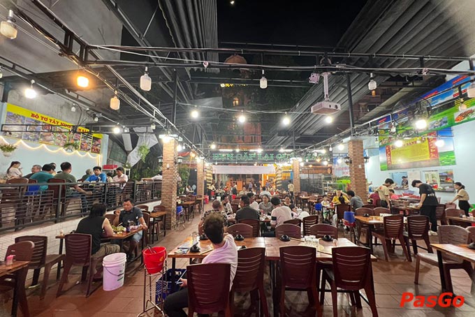 Bạn có thể thoải mái lựa chọn những khu vực ngồi phù hợp với sở thích của mình tại nhà hàng