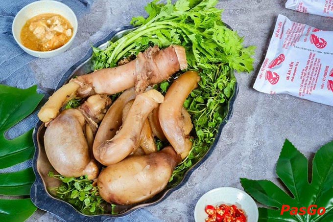 Hương vị bò tơ Tây Ninh trứ danh, phục vụ nướng tại bàn và hương vị rau rừng
