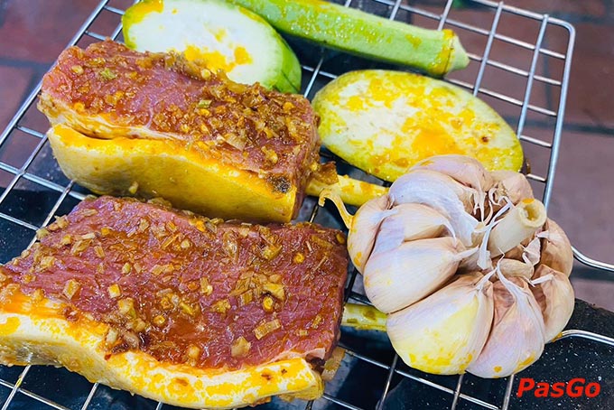 Hương vị bò tơ Tây Ninh trứ danh, phục vụ nướng tại bàn và hương vị rau rừng