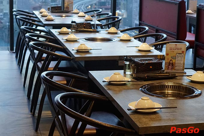 Nhà hàng với không gian rộng rãi, hiện đại hứa hẹn là điểm tụ họp lý tưởng cho mọi cuộc vui