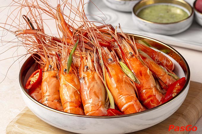 Để mang đến những trải nghiệm ẩm thực trọn vẹn nhất cho khách hàng, đầu bếp của Cửu Vân Long đã dành tất cả tâm huyết vào từng món ăn, mang lại sự chỉn chu từ hình ảnh đến hương vị