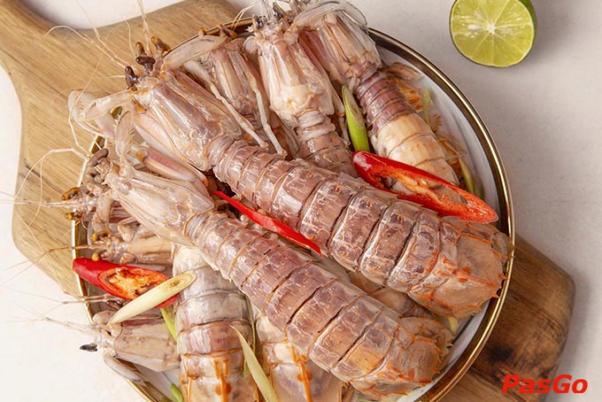 Các món hải sản, lẩu, nướng.... nhất định sẽ khiến bạn chìm đắm trong bữa tiệc hải sản linh đình này