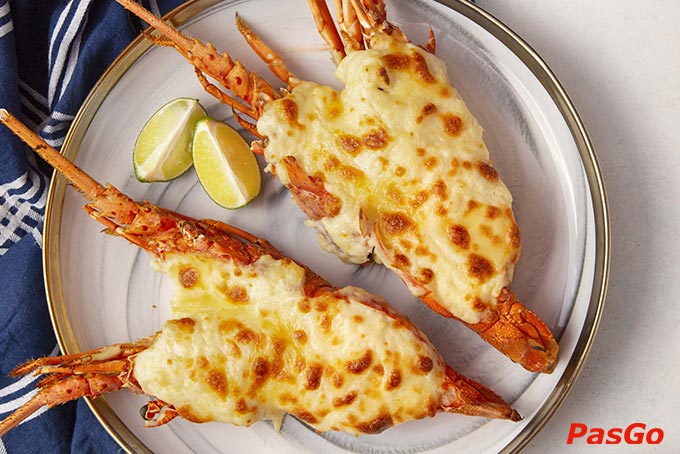 Các món hải sản, lẩu, nướng.... nhất định sẽ khiến bạn chìm đắm trong bữa tiệc hải sản linh đình này