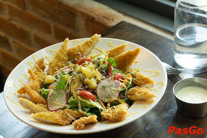 Có được những hương vị tuyệt vời như vậy, phần nhiều cũng bởi sự tận tâm, khéo léo của những người đầu bếp tài ba