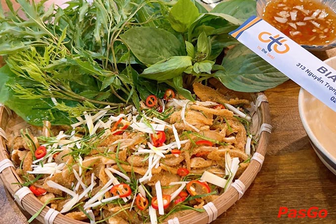 Các món ăn được chế biến những thực phẩm tươi sống được lựa chọn kỹ lưỡng, chế biến tỉ mỉ các món bạn yêu thích trong thực đơ