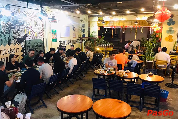 Nhà hàng Bzone - Bia Hơi Hà Nội 313 tọa lạc tại số 313 đường Nguyễn Trọng Tuyển , P. 10, Q.Phú Nhuận