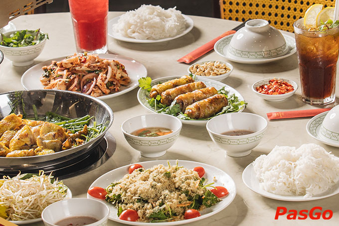 Chả Cá Hàng Sơn Aeon Mall Long Biên là nhà hàng chuyên chả cá, nằm cùng hệ thống với chuỗi nhà hàng Chả Cá Hàng Sơn nổi tiếng đất Hà Thành