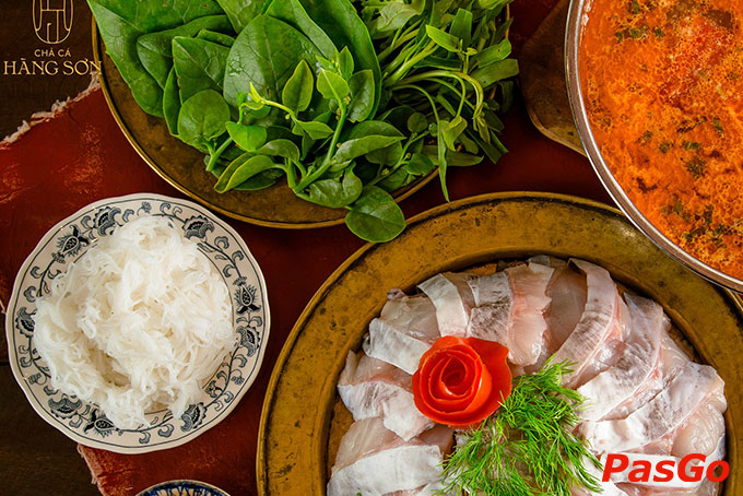 Tại Chả Cá Hàng Sơn Aeon Mall Long Biên nguyên liệu cá Lăng được chọn tươi ngon nhất để tạo nên hương vị nguyên bản cho Món Lẩu Cá Lăng!