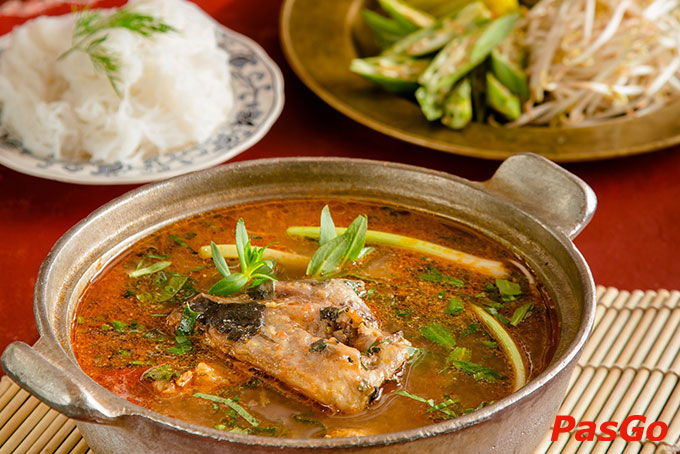 Canh đầu cá nấu chua là một trong những món ăn được yêu thích tại nhà hàng Hàng Sơn!