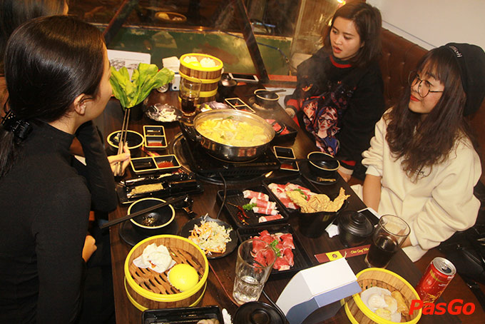 Nhà hàng Cửu Long Hồng Kông Đặng Văn Ngữ 18