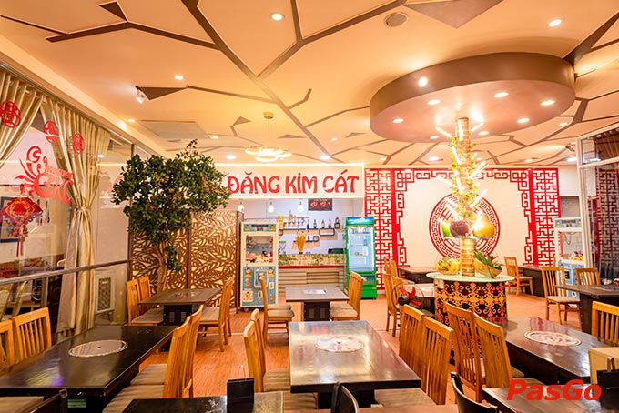 Nhà hàng được thiết kế nhiều màu sắc, sinh động lấy cảm hứng từ không gian, kiến trúc Hồng Kông 