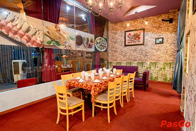 Nhà hàng được thiết kế nhiều màu sắc, sinh động lấy cảm hứng từ không gian, kiến trúc Hồng Kông 