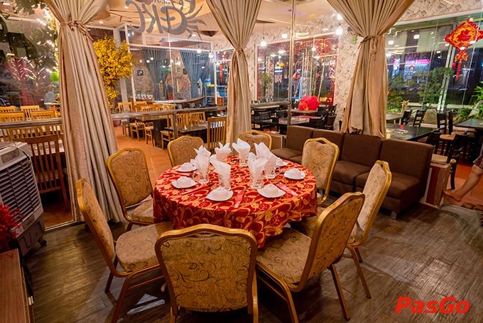 Nhà hàng được thiết kế nhiều màu sắc, sinh động lấy cảm hứng từ không gian, kiến trúc Hồng Kông 