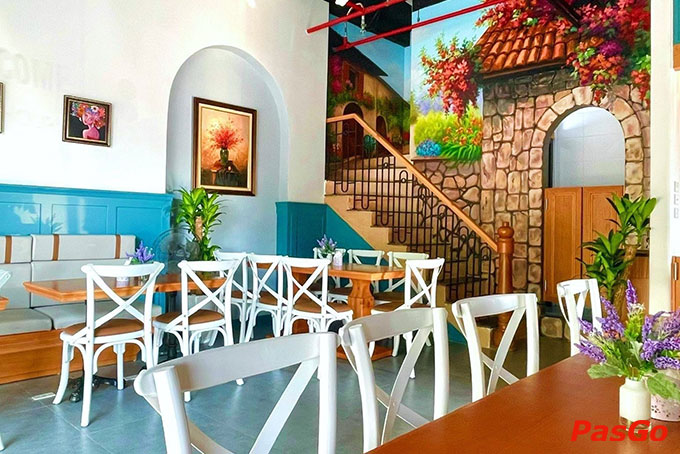 Lối kiến trúc Âu cổ điển, tạo cảm giác ấm cúng và thoải mái cho thực khách