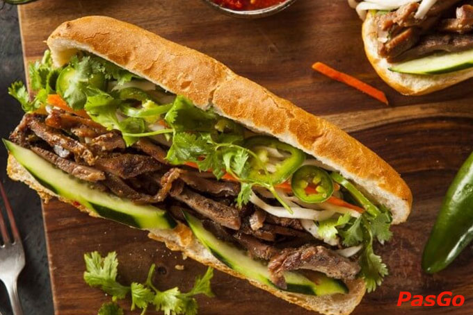 Những món ăn sáng quốc dân như phở Hà Nội, bún riêu cua bắp bò, bánh mì kẹp hay và sốt vang tuy quen thuộc nhưng lại mang một hương vị ấn tượng riêng của D’art