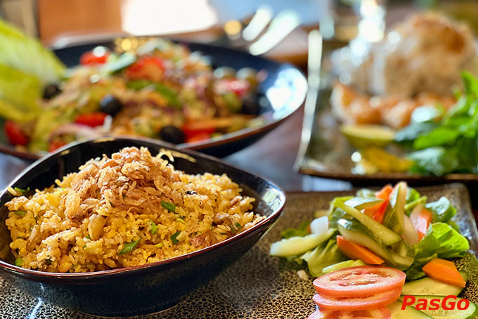 Những món ăn sáng quốc dân như phở Hà Nội, bún riêu cua bắp bò, bánh mì kẹp hay và sốt vang tuy quen thuộc nhưng lại mang một hương vị ấn tượng riêng của D’art