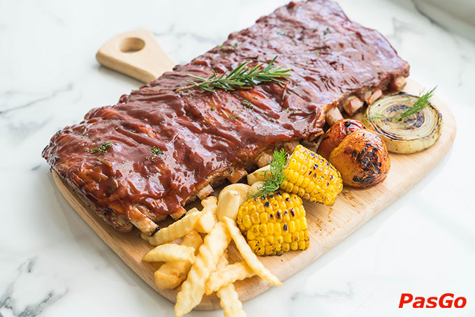 Từ những món Salad tươi xanh, cho đến Steak hảo hạng hay những món sườn nướng đậm vị, D’art đều cho thực khách những trải nghiệm như đang ở trời Âu