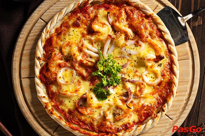 Sẽ rất tuyệt vời nếu bạn nhâm nhi thêm chút hương vị vang đỏ, để bữa ăn trở nên đặc biệt và đậm đà vị Âu