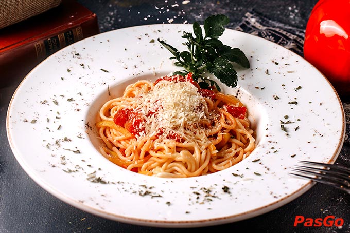 Sẽ rất tuyệt vời nếu bạn nhâm nhi thêm chút hương vị vang đỏ, để bữa ăn trở nên đặc biệt và đậm đà vị Âu