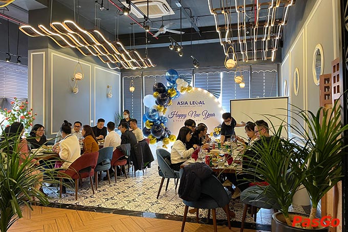 Thưởng thức món Âu chuẩn vị hay món Á thơm ngon trong không gian sang trọng, âm nhạc du dương chill chill