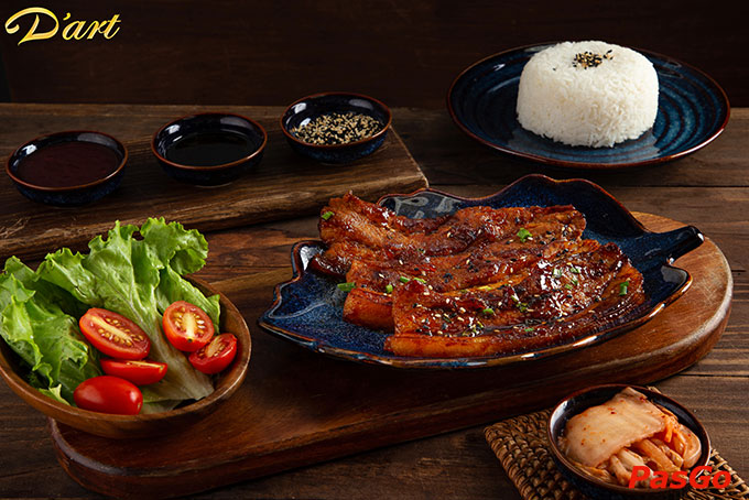 Thưởng thức những phần steak mềm mọng, salad tươi xanh hay pasta thơm đậm vị