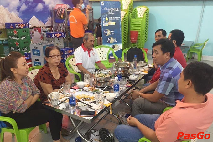 Không gian Dê Phố Sài Gòn rộng rãi, thoáng mát phù hợp cả với những buổi tụ tập nhóm, liên hoan và cả gia đình quay quần.