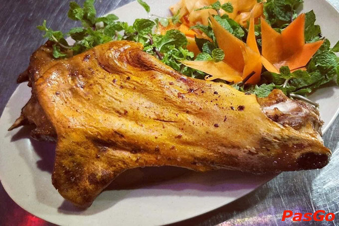 Đến Dê Phố Sài Gòn, thực khách sẽ có cơ hội thưởng thức những món dê hấp, nướng và lẩu vô cùng đặc sắc