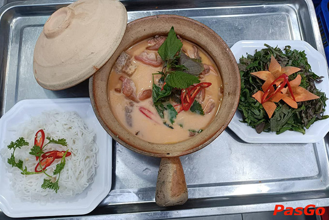 Đến Dê Phố Sài Gòn, thực khách sẽ có cơ hội thưởng thức những món dê hấp, nướng và lẩu vô cùng đặc sắc