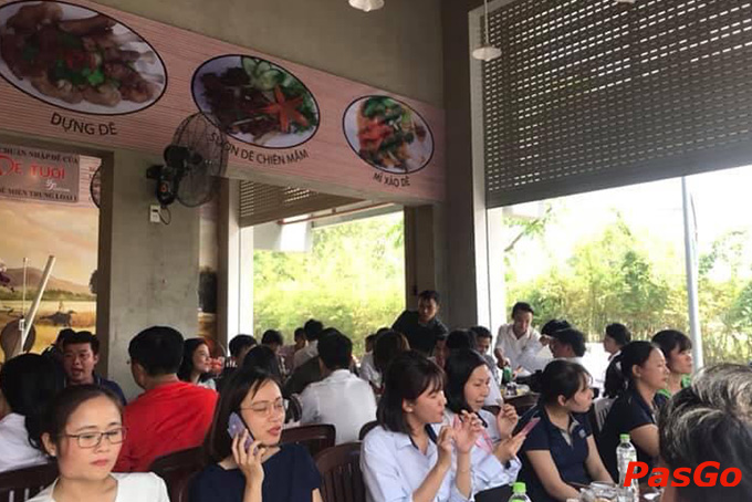 Nhà hàng có không gian khá lớn, phù hợp cho những buổi tiệc gia đình, gặp gỡ đối tác, bạn bè, hay những dịp sinh nhật