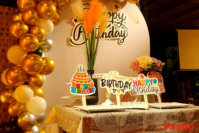 Không gian rộng rãi, thoải mái cùng với đội ngũ nhân viên chuyên nghiệp, yêu nghề chắc chắn sẽ khiến bạn hài lòng khi đến với Đỉnh Quán Văn Cao