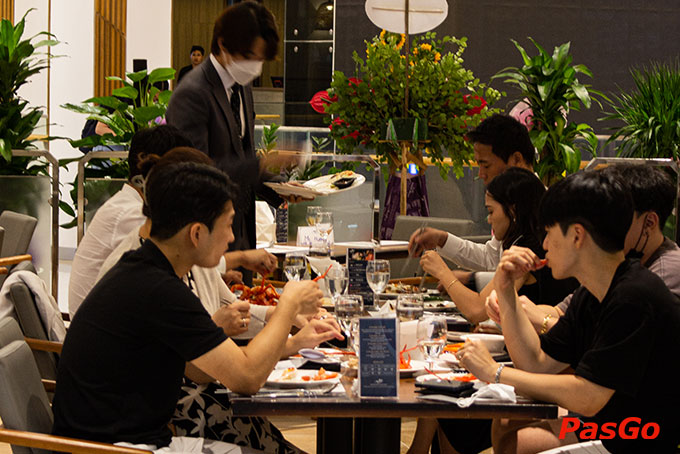 D’Maris Tây Mỗ với lối thiết kế sang trọng, ấm cúng, cùng hệ thống phòng riêng kín đáo, tiện nghi sẽ hứa hẹn sẽ giúp bạn và người thương tận hưởng trọn vẹn khoảnh khắc sum vầy bên nhau