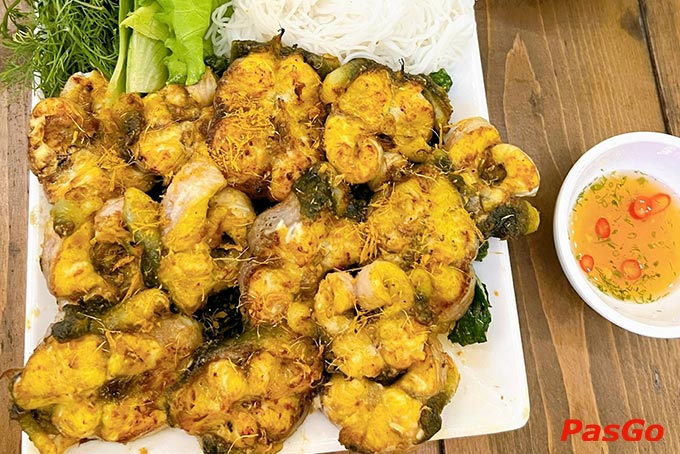 Mỗi món ăn đều được thực hiện dưới đôi bàn tay tài hoa của những người đầu bếp lâu năm tại nhà hàng