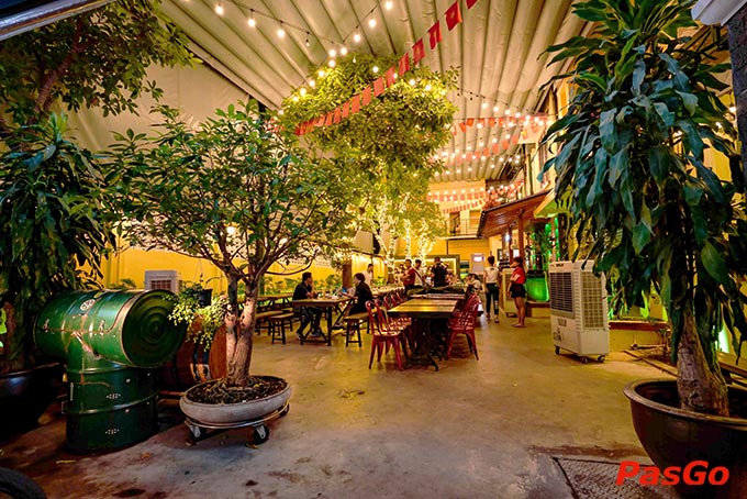 Đỏ Beer có màn hình karaoke vô cực ngoài trời, sân khấu phục vụ quý khách