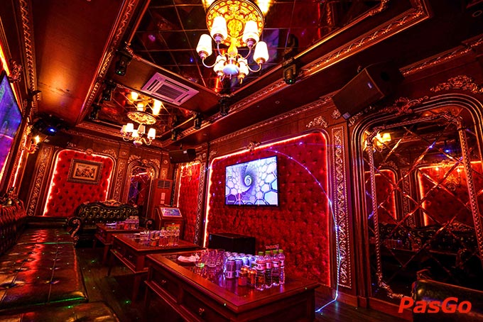 Với không gian mang đẳng cấp thời thượng, chuyên phòng riêng tổ chức đa dạng tiệc, sinh nhật, hội nghị, liên hoan, giao lưu, tiếp đãi đối tác,… Đỏ Beer tự tin sẽ mang đến những trải nghiệm tuyệt vời nhất cho mọi khách hàng.