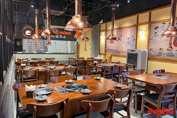 Không gian rộng lớn với phong cách sang trọng, thanh lịch sẽ là địa điểm lý tưởng để tụ họp bạn bè và gia đình