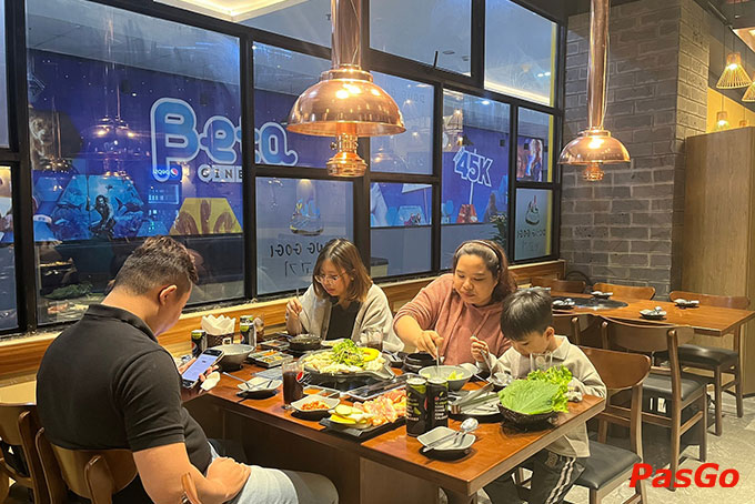 Sẽ thật tuyệt nếu ngồi bên bạn bè, thưởng thức thịt nướng xèo xèo cùng men bia tươi mát lạnh