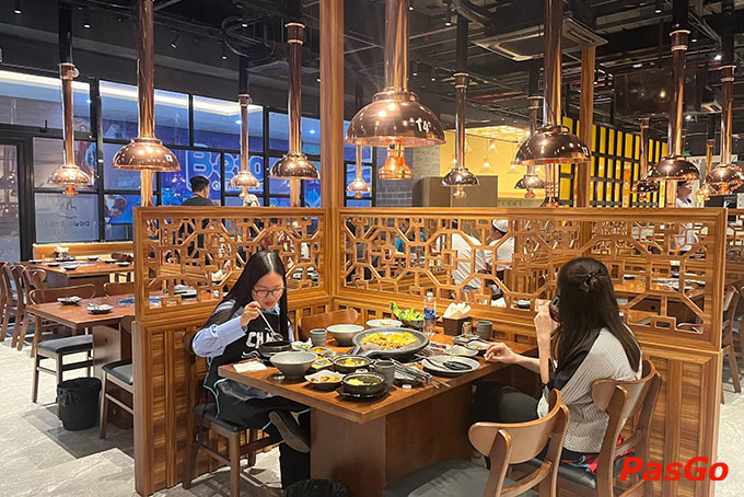 Sẽ thật tuyệt nếu ngồi bên bạn bè, thưởng thức thịt nướng xèo xèo cùng men bia tươi mát lạnh