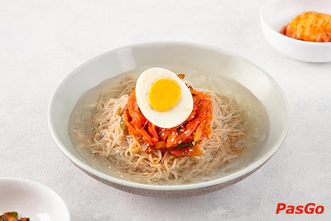 Từ các món thịt nướng thơm ngon ẩm mướt đến quầy panchan cực kỳ đa dạng được chế biến vô cùng chỉn chu, mang trọn hương vị cùng tình cảm của các đầu bếp Dong Gogi gửi đến quý khách hàng