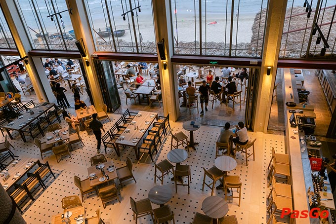 Nhắm mắt tưởng tượng ngồi sát bờ biển, trên tay một ly bia thủ công thơm ngon, nghe tiếng sóng vỗ rì rào và cảm nhận làn gió biển thổi qua khuôn mặt