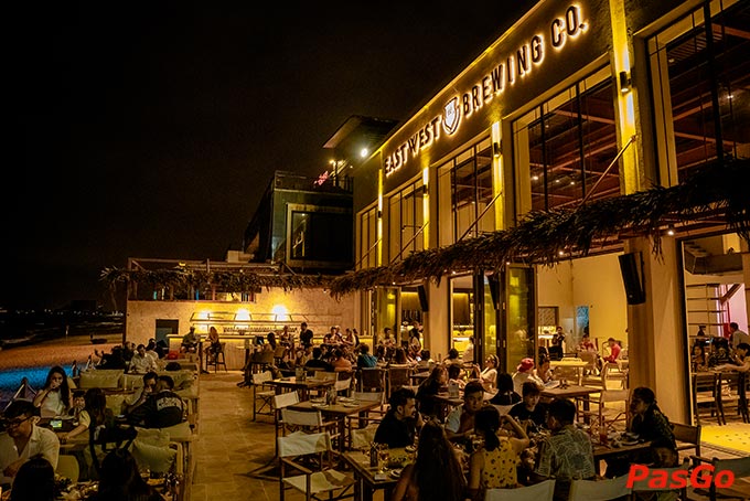  East West Brewing, thông qua craft beer, mong muốn kết nối với mọi người, cũng như đóng góp vào ngành du lịch Đà Nẵng, và hoà nhập với văn hoá du lịch thưởng bia trên thế giới