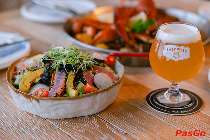 Dù hải sản tươi hay món ăn xông khói thì chắc chắn trải nghiệm bia thủ công của bạn sẽ được nâng tầm