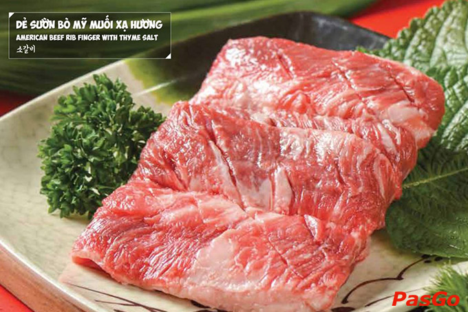 Vô số các món thịt bò, thịt gà, heo, hải sản khác được tẩm ướp hương vị thơm ngon