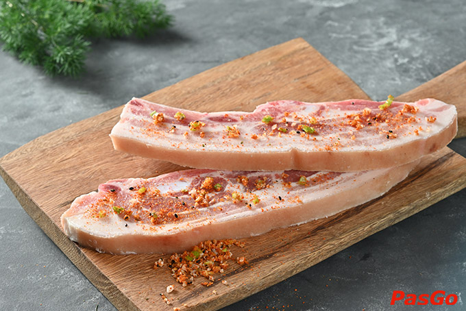 Vô số các món thịt bò, thịt gà, heo, hải sản khác được tẩm ướp hương vị thơm ngon