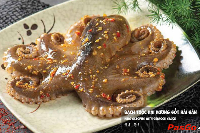 Nhà hàng có nhiều loại sốt ướp thịt, sốt chấm thơm ngon độc đáo nhưng vẫn hợp với khẩu vị mỗi thành viên trong gia đình bạn