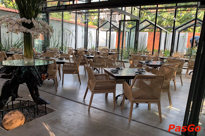 hà hàng có không gian khá lớn, phù hợp cho những buổi tiệc gia đình, gặp gỡ đối tác, bạn bè, hay những dịp sinh nhật