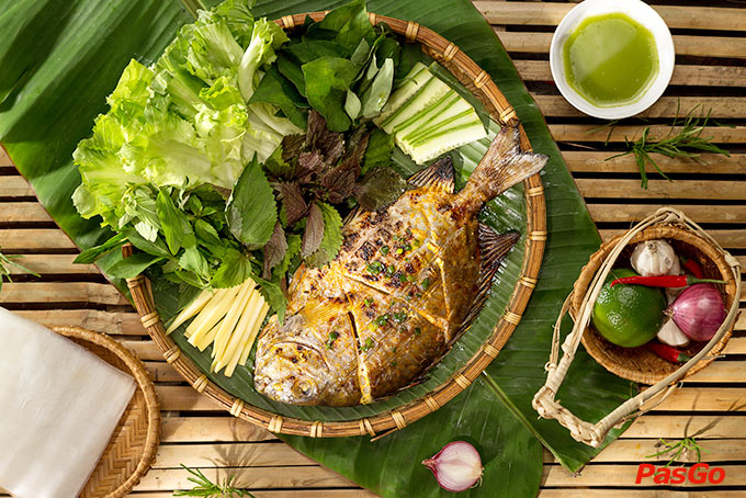 Thực đơn tại nhà hàng khá đa dạng, từ nguyên liệu hải sản phong phú đến cách chế biến công phu