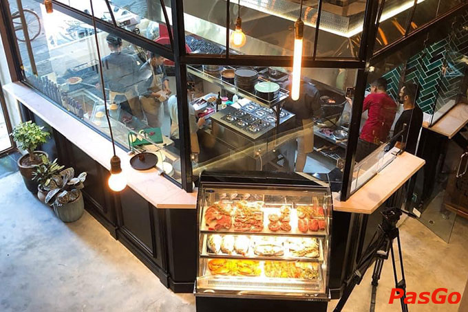 Nhà hàng không gian kiến trúc kiểu Âu, hiện đại, rộng rãi, thoáng mát