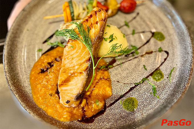 Mỗi món ăn đều được Gia Đình BB chú trọng từ cách trình bày đến hương vị đảm bảo thực khách có một trải nghiệm mãn nhãn nhất