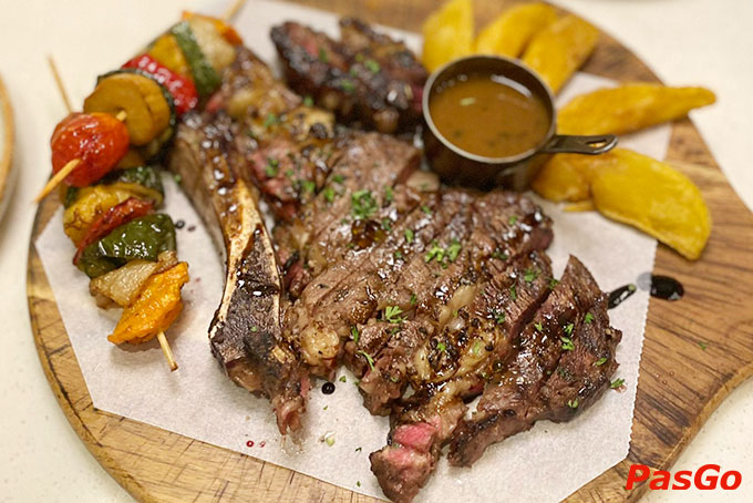 Mỗi món ăn đều được Gia Đình BB chú trọng từ cách trình bày đến hương vị đảm bảo thực khách có một trải nghiệm mãn nhãn nhất