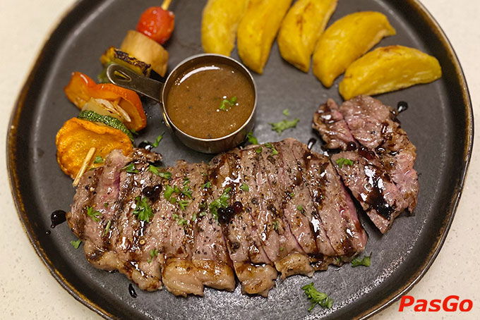 Các món ăn của Gia Đình BBQ được tuyển chọn nguyên liệu từ các nguồn tươi mới kết hợp với cách chế biến tinh tế